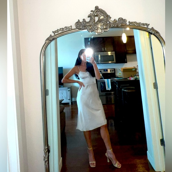 ARITZIA - midi dress - size 2 - never worn with tags - Picture 2 of 4